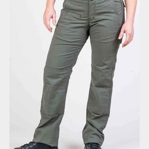 Dovetail ripstop Day Construct in olive green. Size 10